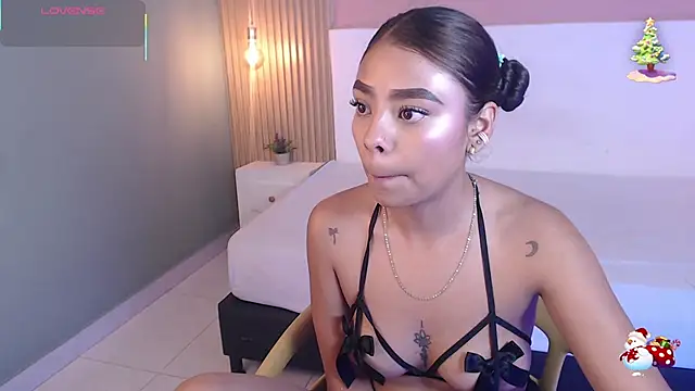 SoffiaDams2 online show from 11.24.25