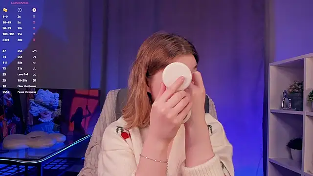 Snapshot of NicoletteTegeler chatting on 10.31.25 NicoletteTegeler online show from 10.31.25