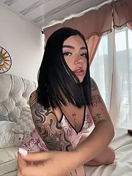 VioletEvanzz online show from 11.30.25