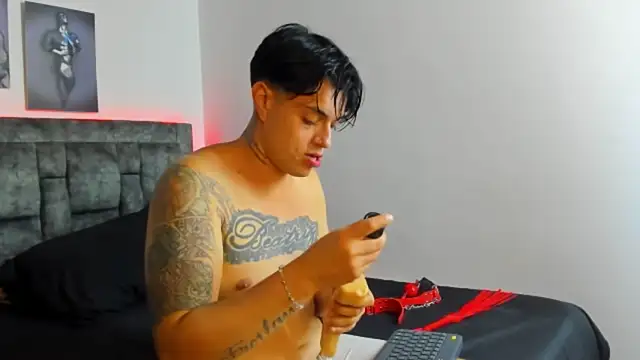 Snapshot of dante_hottx chatting on 12.15.25 dante hottx online show from 12.15.25