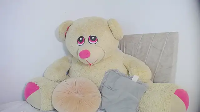 little emiily  online show from 11.04.25