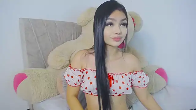 Snapshot of little_emiily_ chatting on 11.06.25 little emiily online show from 11.06.25