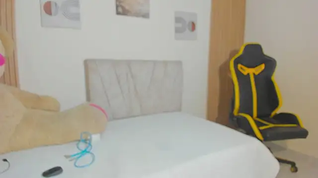 Snapshot of little_emiily_ chatting on 11.20.25 little emiily online show from 11.20.25