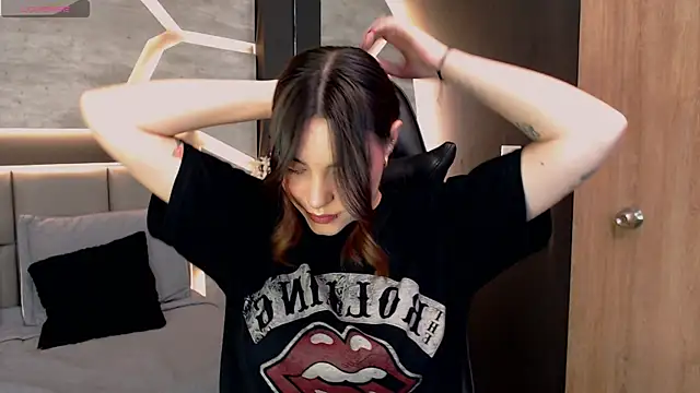 Snapshot of DakotaRussell_ chatting on 12.21.25 DakotaRussell online show from 12.21.25