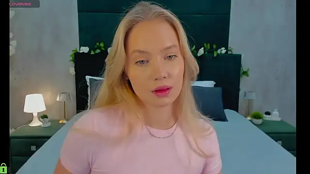 Melanie Ryer online show from 11.26.25