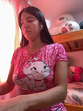 Snapshot of scarlethsb33 chatting on 11.14.25 scarlethsb33 online show from 11.14.25