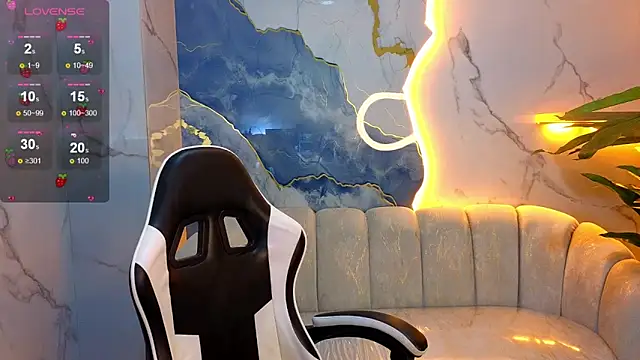 Snapshot of Nikka_Tx chatting on 01.10.26 Nikka Tx online show from 01.10.26