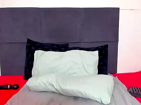 Snapshot of ThickLeeyanaXX chatting on 11.09.25 ThickLeeyanaXX online show from 11.09.25