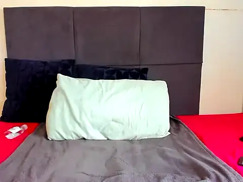 Snapshot of ThickLeeyanaXX chatting on 11.12.25 ThickLeeyanaXX online show from 11.12.25