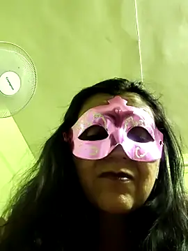 Snapshot of LOVE__RANI chatting on 06.18.26 LOVE RANI online show from 06.18.26