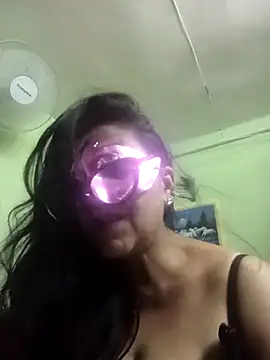 Snapshot of LOVE__RANI chatting on 06.20.26 LOVE RANI online show from 06.20.26