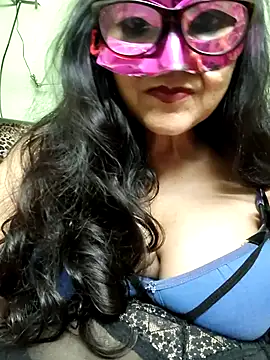 Snapshot of LOVE__RANI chatting on 08.02.26 LOVE RANI online show from 08.02.26