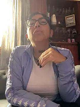 Snapshot of solmorochia chatting on 12.15.25 solmorochia online show from 12.15.25