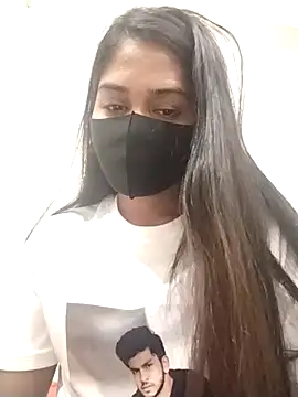 Green LaDY66 online show from 11.21.25