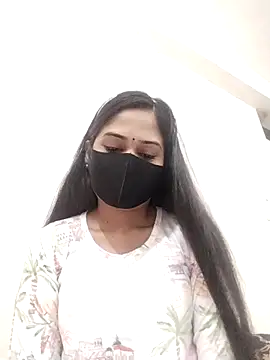 Green LaDY66 online show from 11.26.25