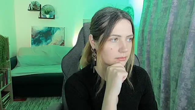 AleksaLaurent online show from 12.18.25