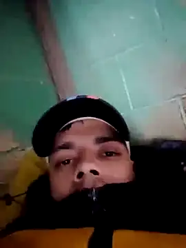 Snapshot of sentatebb chatting on 10.29.25 sentatebb online show from 10.29.25