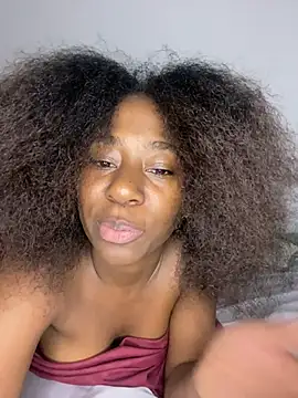 Snapshot of milarain chatting on 03.27.26 milarain online show from 03.27.26