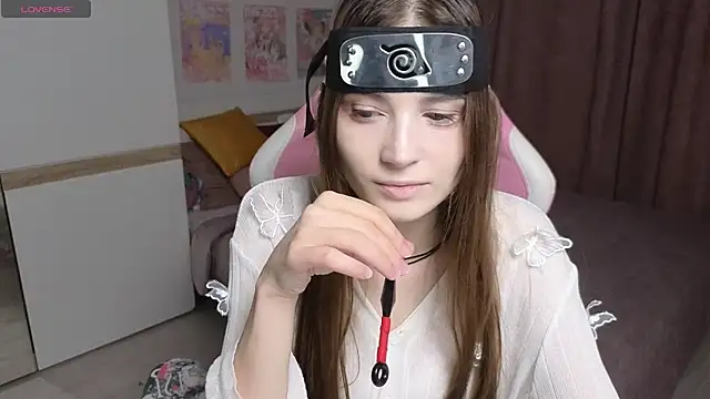 Hana Flo  online show from 11.05.25