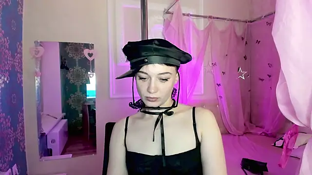 Snapshot of ErickaFetish chatting on 11.20.25 ErickaFetish online show from 11.20.25