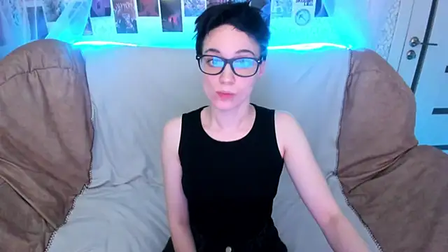 Snapshot of ErickaFetish chatting on 12.17.25 ErickaFetish online show from 12.17.25