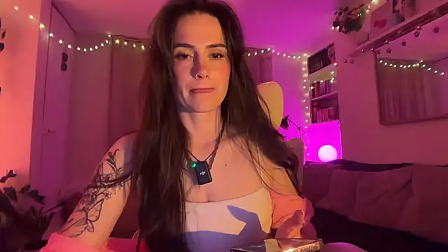 SpicyLunaaa online show from 05.08.26