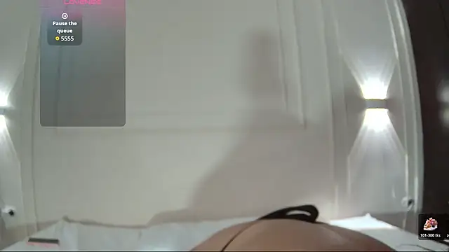 Snapshot of Marnie_Gray chatting on 11.08.25 Marnie Gray online show from 11.08.25