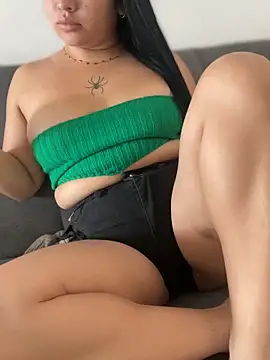 Snapshot of Vickybon chatting on 11.22.25 Vickybon online show from 11.22.25