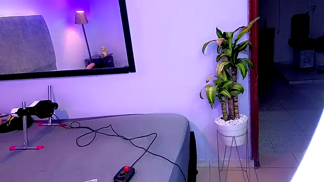 Snapshot of Flor_Gil chatting on 11.12.25 Flor Gil online show from 11.12.25