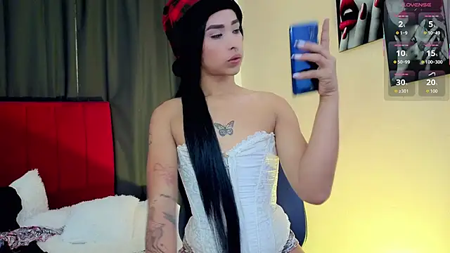 Snapshot of Flor_Gil chatting on 12.15.25 Flor Gil online show from 12.15.25