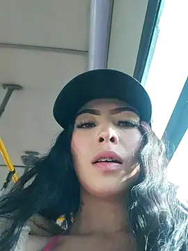 Snapshot of Moon_And_Sunn chatting on 11.01.25 Moon And Sunn online show from 11.01.25