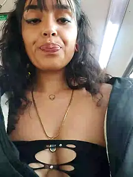 Snapshot of Moon_And_Sunn chatting on 11.11.25 Moon And Sunn online show from 11.11.25