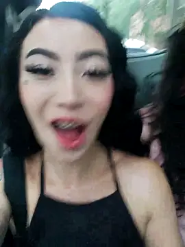 Snapshot of Moon_And_Sunn chatting on 11.27.25 Moon And Sunn online show from 11.27.25