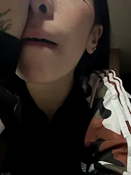 Snapshot of Moon_And_Sunn chatting on 12.04.25 Moon And Sunn online show from 12.04.25