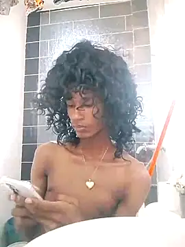 Snapshot of skinniyGabriel chatting on 11.24.25 skinniyGabriel online show from 11.24.25