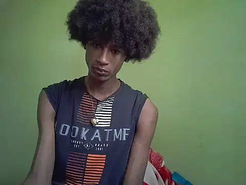 Snapshot of skinniyGabriel chatting on 12.05.25 skinniyGabriel online show from 12.05.25