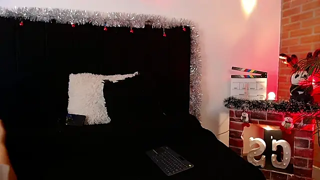 Snapshot of jaiden_thoner chatting on 12.19.25 jaiden thoner online show from 12.19.25