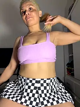 Snapshot of Romy-R-O chatting on 12.19.25 Romy-R-O online show from 12.19.25