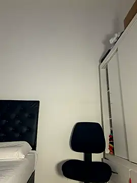 Snapshot of Romy-R-O chatting on 01.13.26 Romy-R-O online show from 01.13.26