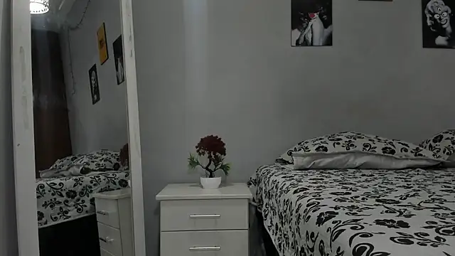 sexynova 93 online show from 11.28.25