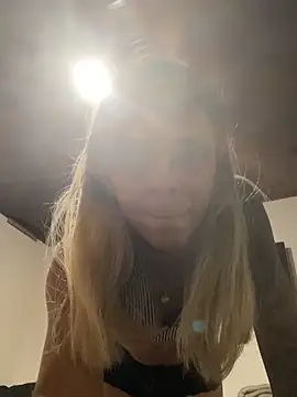 Snapshot of sabrinaneves chatting on 10.30.25 sabrinaneves online show from 10.30.25