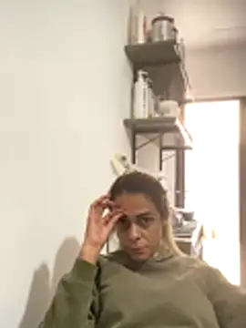 Snapshot of sabrinaneves chatting on 12.16.25 sabrinaneves online show from 12.16.25