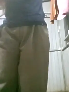 Snapshot of matbiec- chatting on 11.17.25 matbiec- online show from 11.17.25