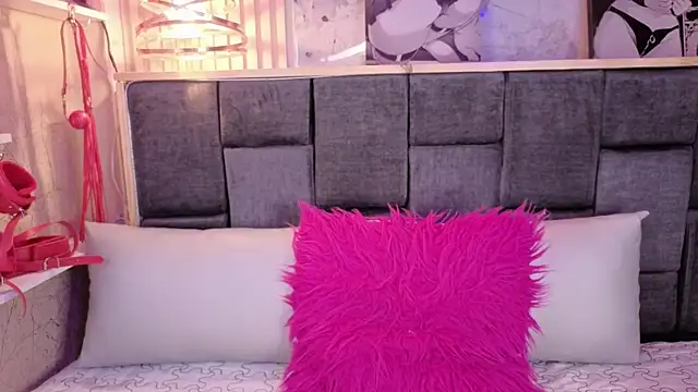 Im-Lola online show from 04.28.26