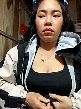 Snapshot of Nul-chal chatting on 11.11.25 Nul-chal online show from 11.11.25