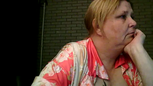 Sylviastar46 online show from 04.18.26