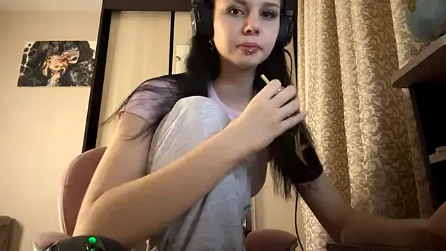 Snapshot of AnGallo chatting on 11.04.25 AnGallo online show from 11.04.25