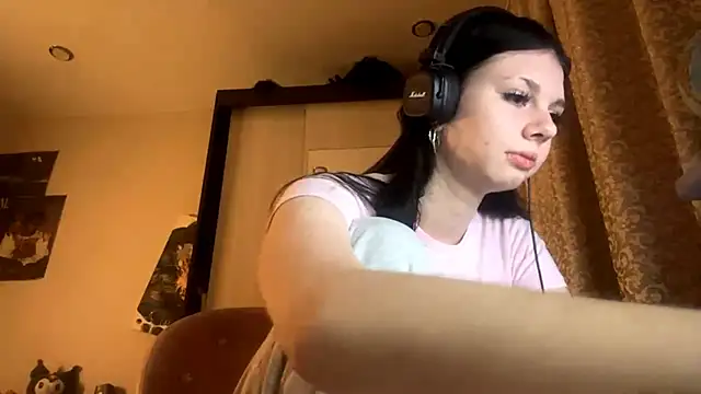 Snapshot of AnGallo chatting on 11.17.25 AnGallo online show from 11.17.25