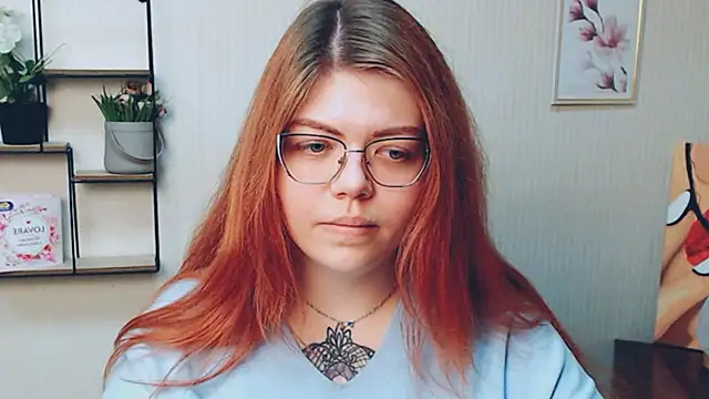 Snapshot of Lina_ri_ chatting on 10.29.25 Lina ri  online show from 10.29.25