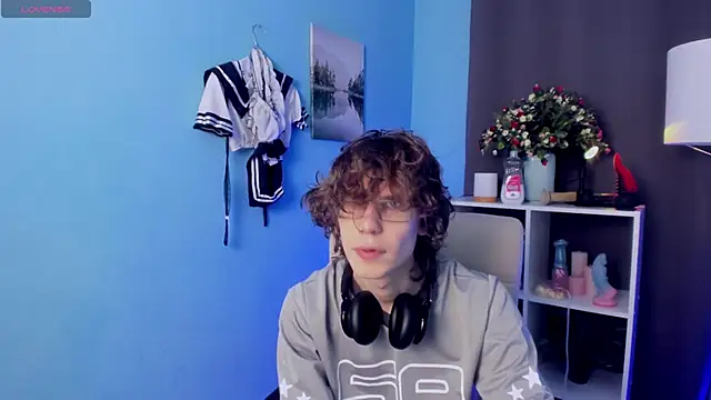 Snapshot of LeoBensyten chatting on 11.19.25 LeoBensyten online show from 11.19.25